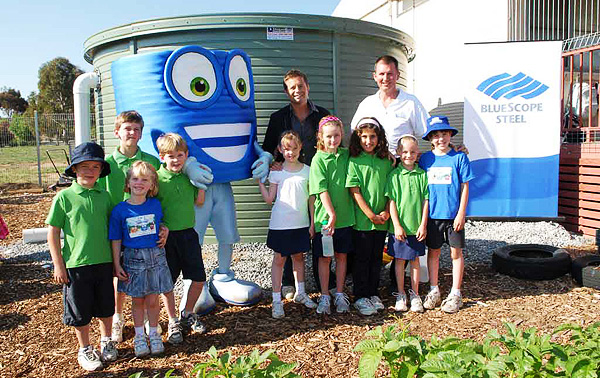 Andrew Cropp, NSW Regional Business Manager BlueScope Water with Steve Jacobs from Channel Nine's TODAY show and Bonython Public School students.